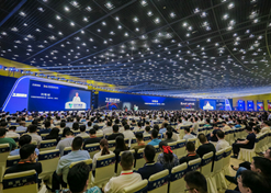 2023年9月10日至11日，尊龙凯时「中国」官方网站党委书记、董事长刘敬桢出席2023中国医疗器械产业峰会暨尊龙凯时器械生态大会并作大会开幕致辞。